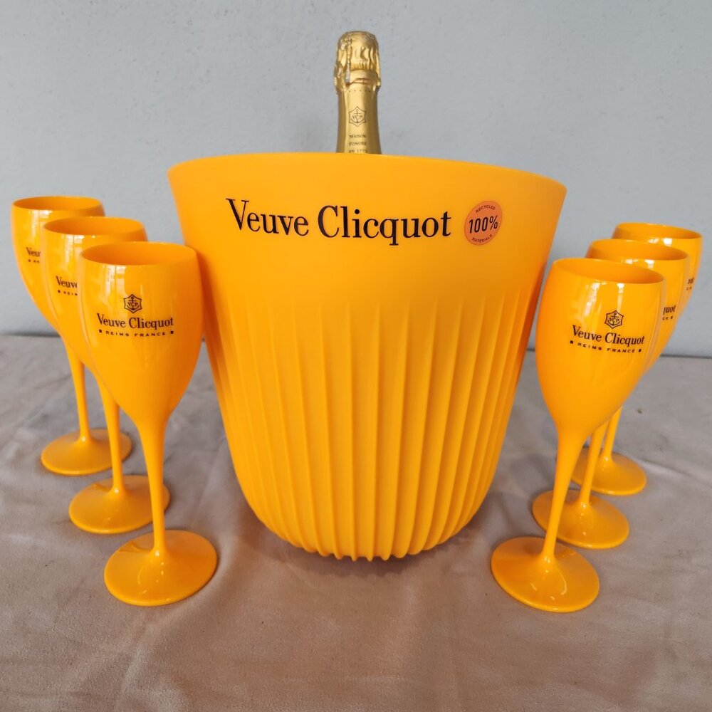 Veuve Cliquot Sunrays Ice Bucket Set with 6 flutes Latest Style Rare Brand New